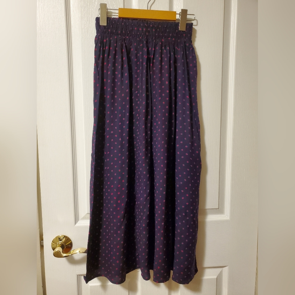 🔴 Navy blue and polka dot magenta skirt